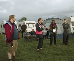 0005 Readinf Festival campsite manager talks to the CATs 