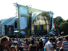 Mumford and Sons and Bubbles at the 2010 Latitude Festival 