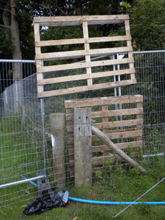 Recession style fencing 