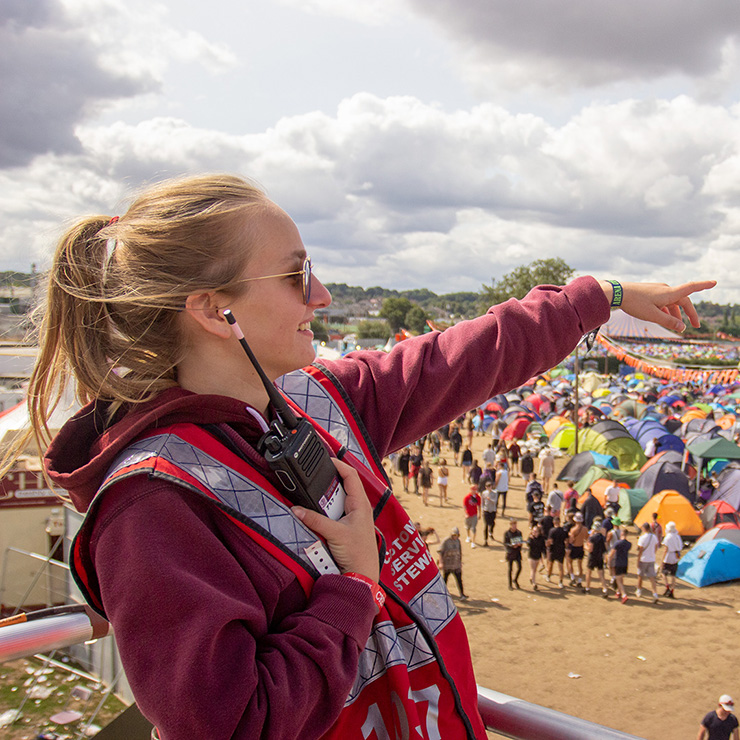 Volunteer at Reading Festival 2022 with Hotbox Events - Campsite fire tower volunteer pointing - 2022-001 740PxSq72Dpi