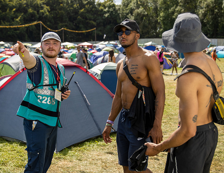 Event Volunteers and Stewards - Hotbox Events - Campsite volunteer helping festival goers 2022-001 740x574Px72Dpi