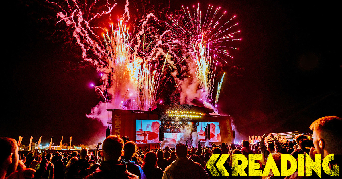 volunteer-at-reading-festival-2025-with-hotbox-events