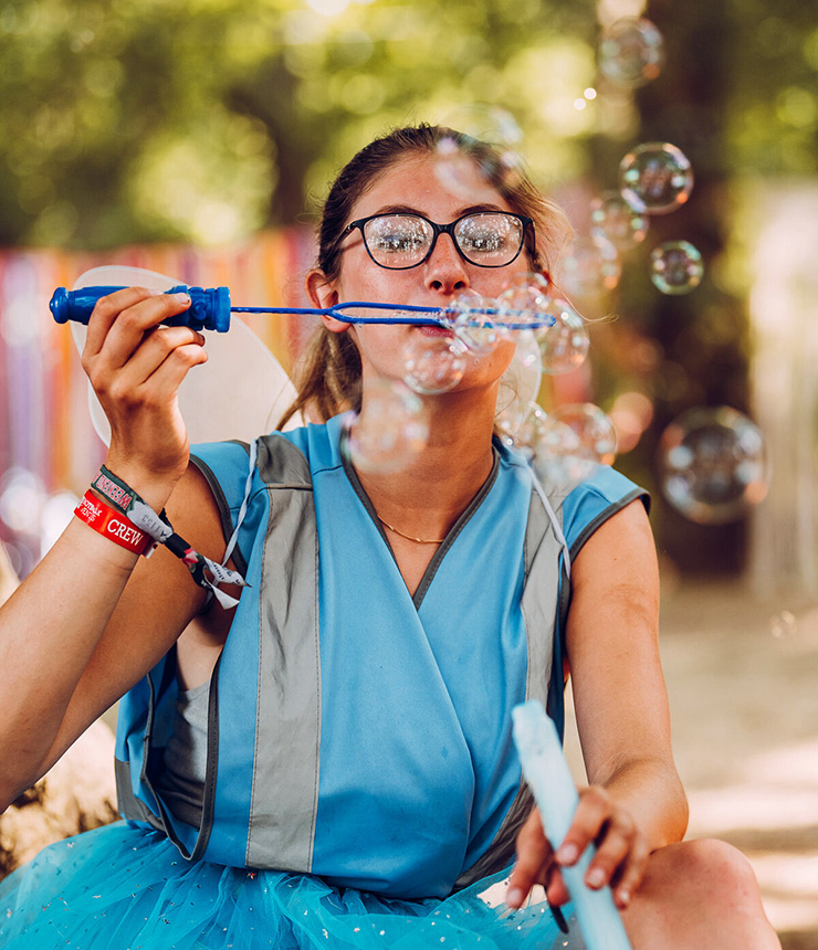 Jobs and Volunteering at Latitude Festival with Hotbox Events - Pixie volunteer blowing bubbles v2023001 740x860Px72Dpi